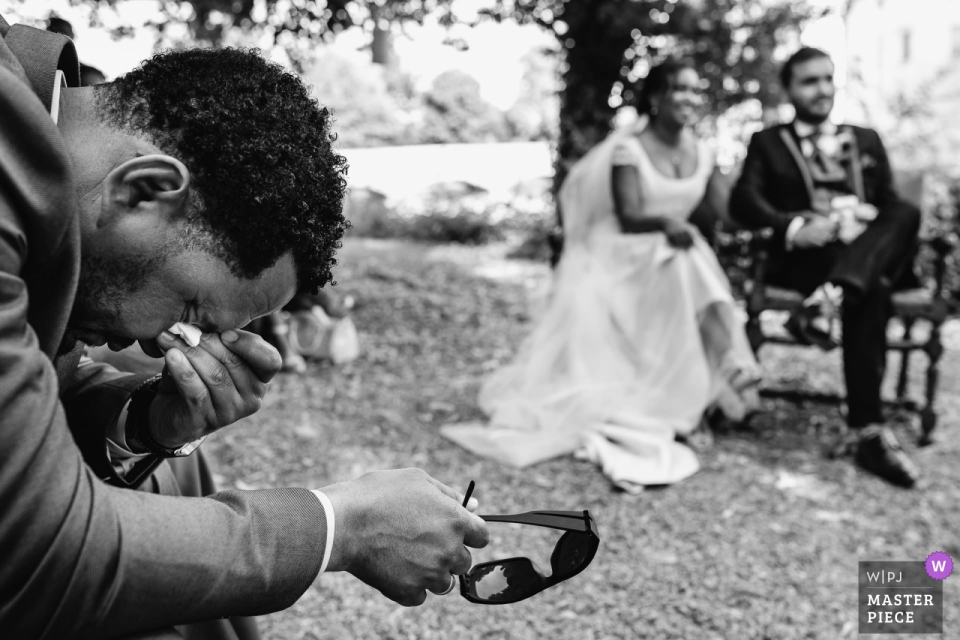 Emotional ceremony photography - Château du Plessis Bourré