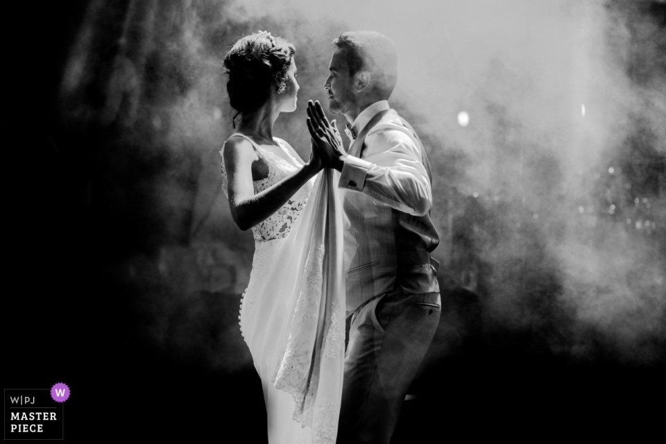 Foto door: <a href="https://www.wpja.com/contests/2019-v09/best-wedding-fotografen/2539276"> Serenay Lokcetin - Antalya </a> Antalya-Akra Barut - Firtst dance wedding fotojournalistiek