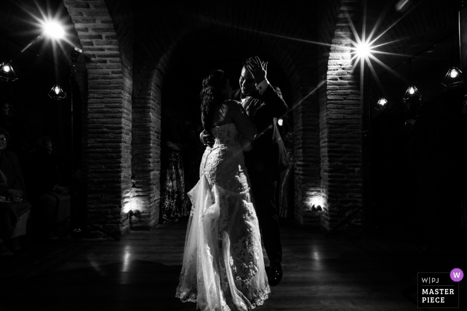 Hacienda del Cardenal, Toledo (Spain) - Wedding photojournalism of first dance - lovely moment 