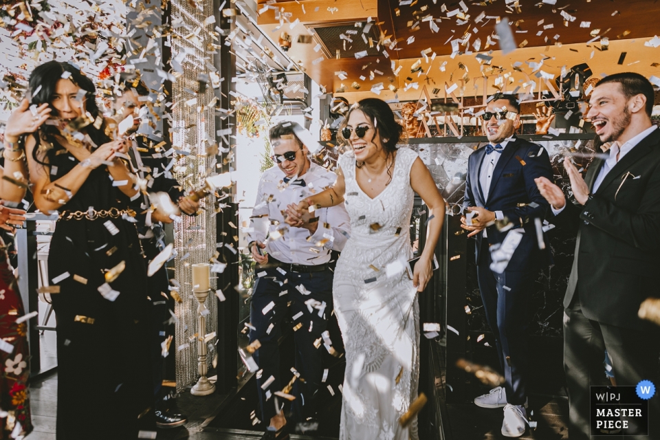 Foto door: <a href="https://www.wpja.com/contests/2019-v11/best-wedding-fotografen/2546086"> Emre Nesli - İstanbul Istanboel </a> The Galata Hotel Istanbul Turkije bruiloft fotojournalistiek - Eerste stap naar het feestterrein