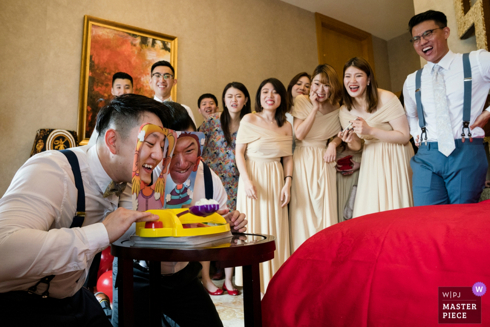 Fotos de casamento em Pequim Gehua Hotel - Os jogos dos homens no dia do casamento