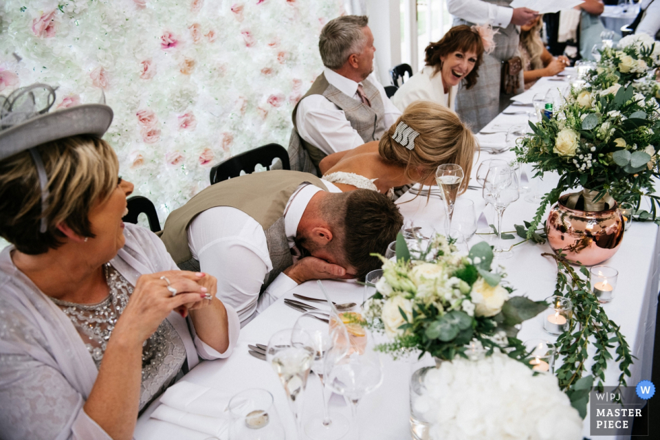 Photos du lieu de mariage du château de Carlowrie, à Édimbourg - Époux et épouse lors de discours