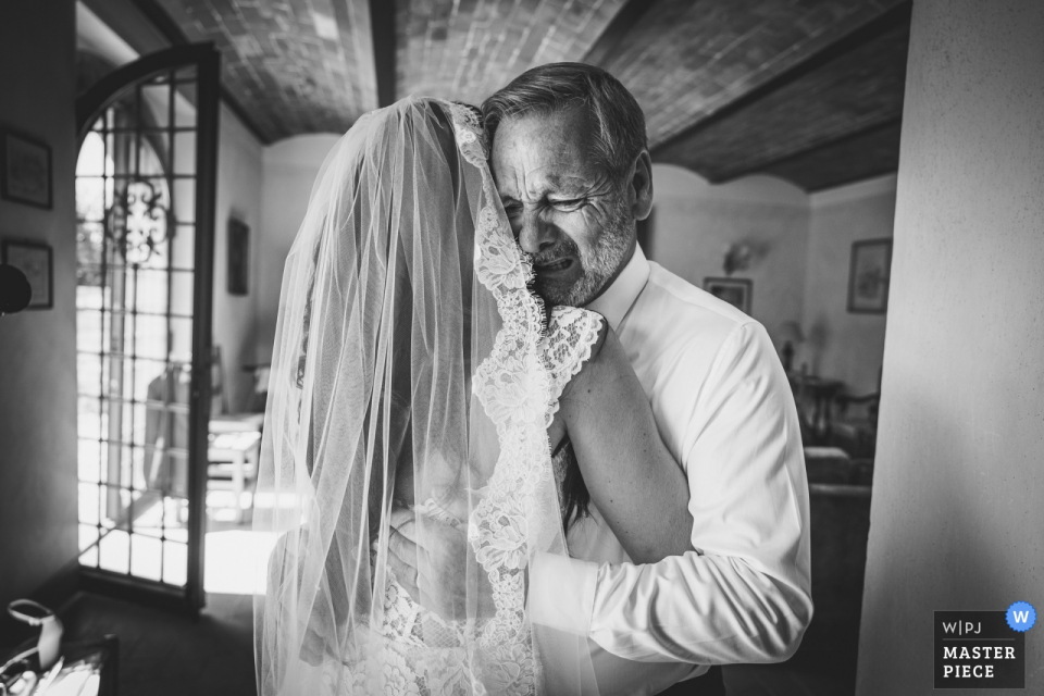 Agriturismo Le Filigare, Florence wedding photographer: Dad crying after first look with his daughter