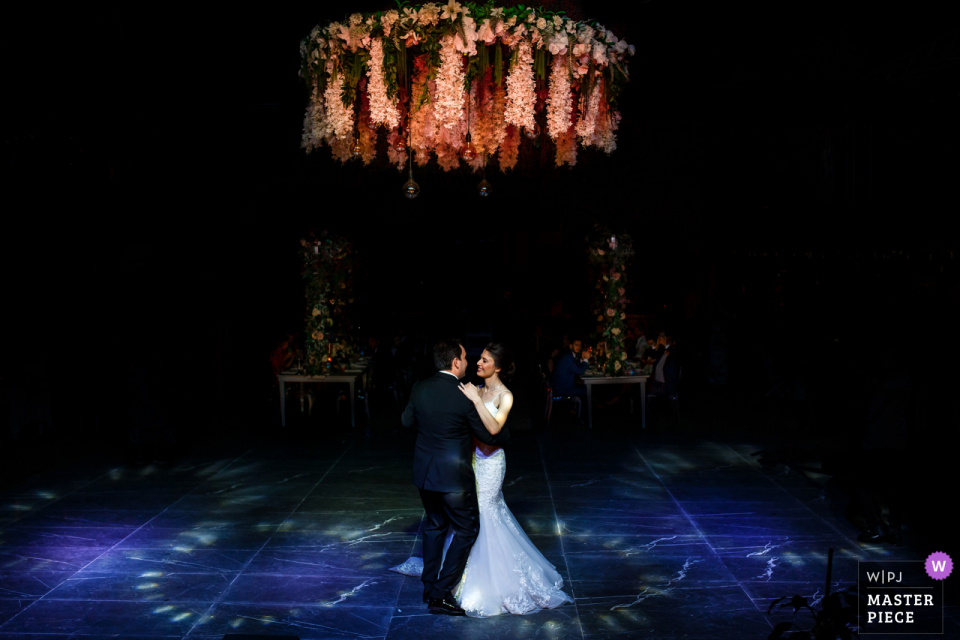 Case De Garden, Izmir, Turquia, imagem do casamento dos noivos durante sua primeira dança