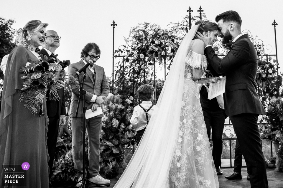 Rio Grande do Sul huwelijksfotograaf - Laurentia Winery-afbeelding van het opgewonden stel met de ouders aan hun zijde